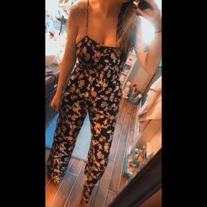 Floral jumpsuit. Xs